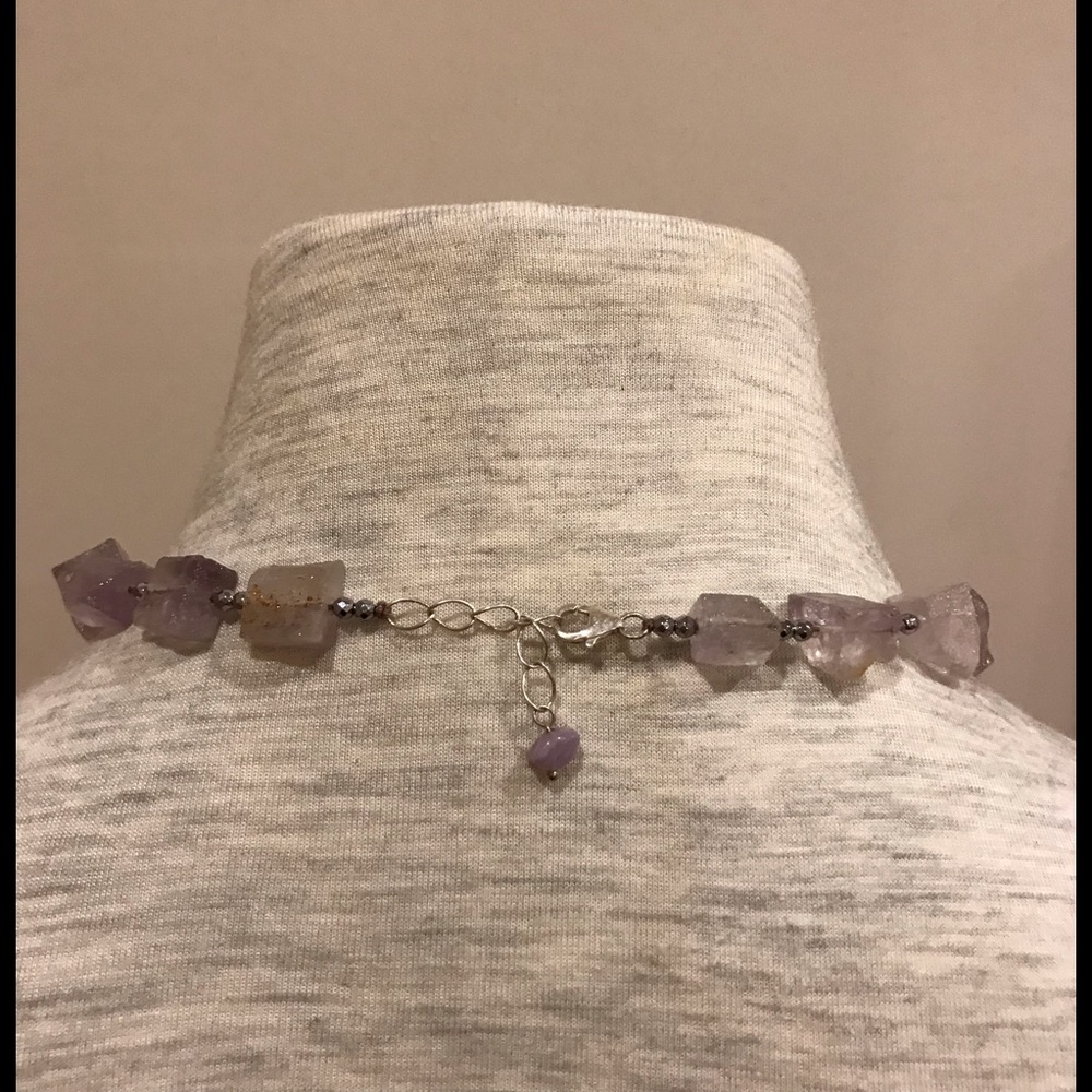 Graduated light roughly cut amethyst bead necklace - Picture 3 of 4